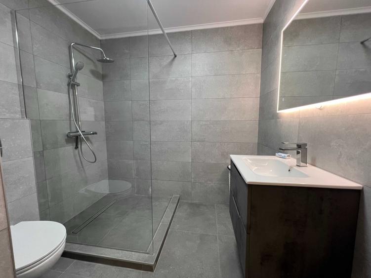 Apartament cu 3 camere decomandat în Palazu Mare