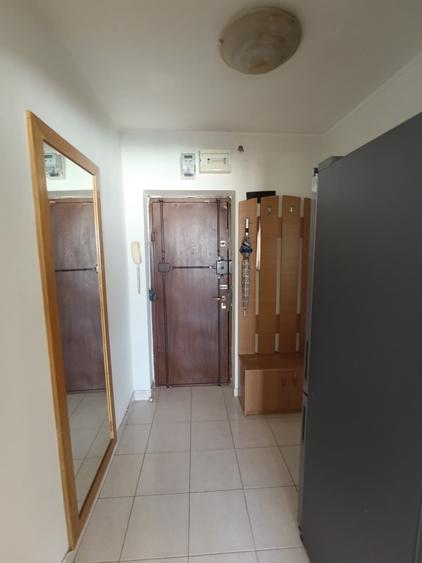 Apartament cu 3 camere semidecomandat în Sala Palatului