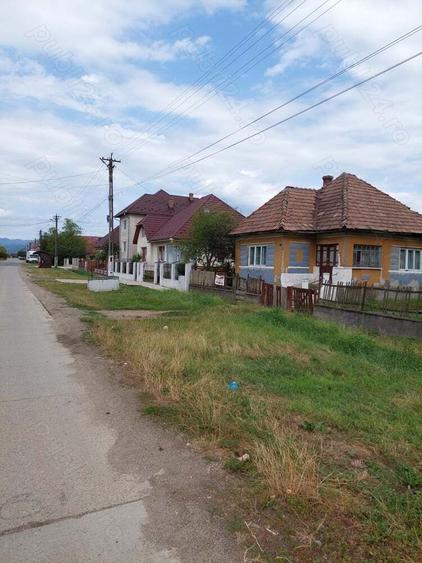 Vand casa in stare nelocuibila momentan, cu teren aferent, in centrul satului Mocira, Maramures - 2