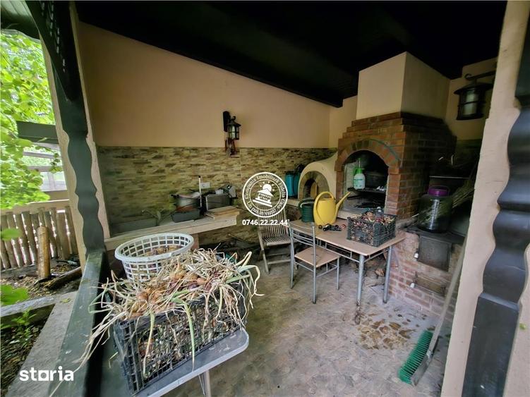 Casă cu 6 camere cu Teren 900 Mp în Aroneanu