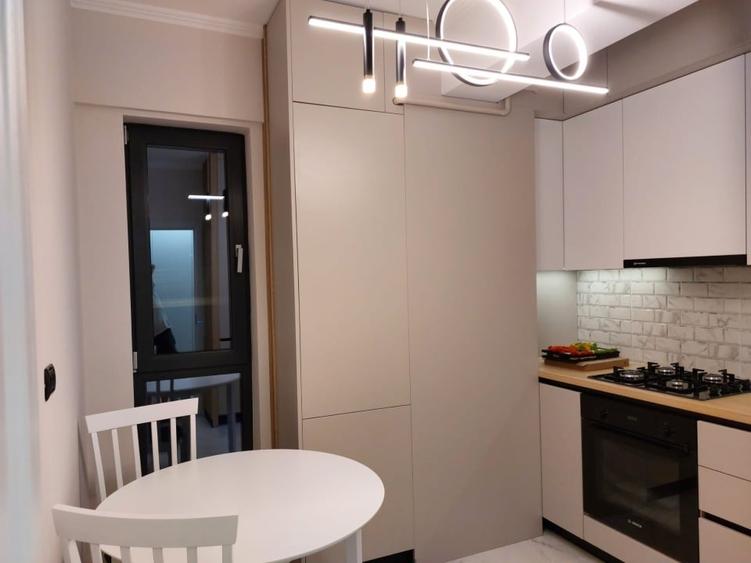 Apartament cu 2 camere decomandat, mobilat în Nicolina