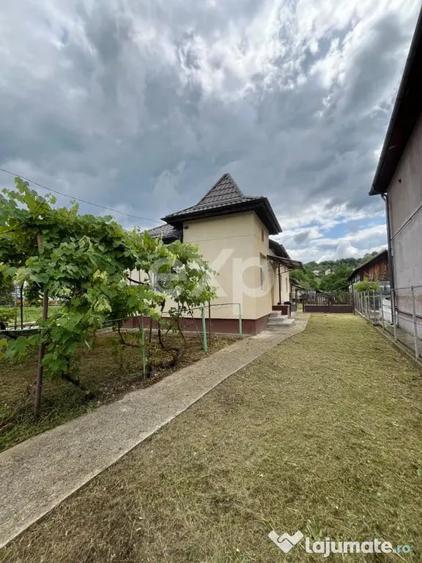 Casă cu 3 camere cu Teren 1140 Mp în Central