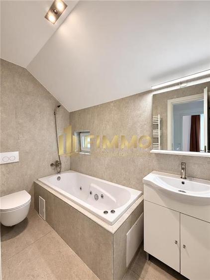 Duplex cu 3 camere cu Canalizare în Est