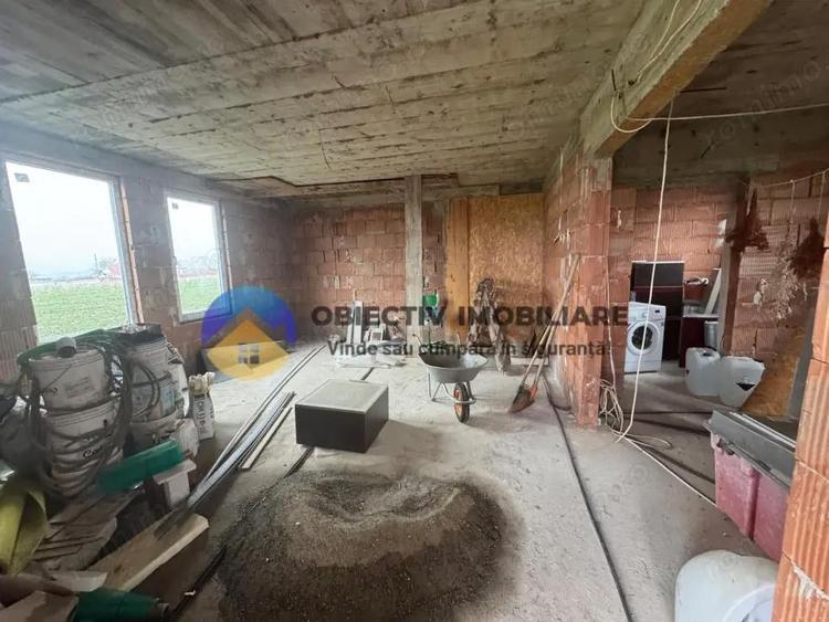 Casă cu 4 camere cu Teren 1800 Mp în Grumăzești