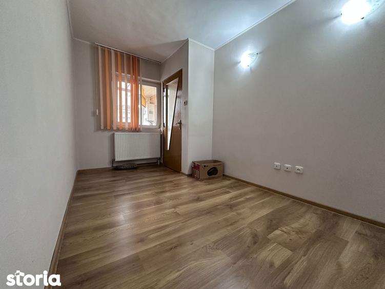 Apartament cu 4 camere decomandat în Micro 5