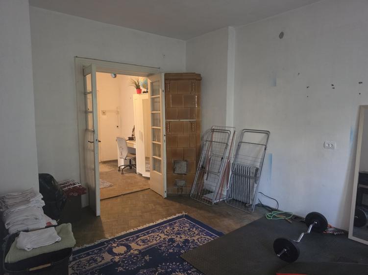 Casă individuală cu 9 camere cu Canalizare în Vatra Luminoasă
