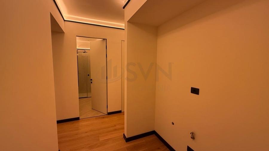 Apartament cu 4 camere semidecomandat în Pipera