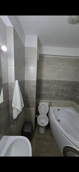 Apartament cu 2 camere decomandat în Roșu