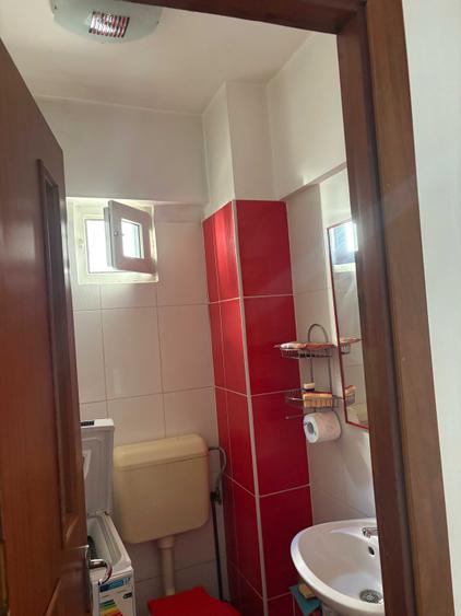 Apartament cu 3 camere decomandat în Valea Ialomiței
