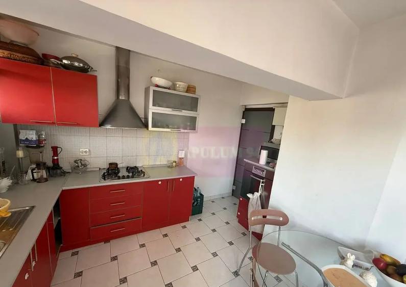 Apartament cu 3 camere decomandat, mobilat în Calea Călărașilor