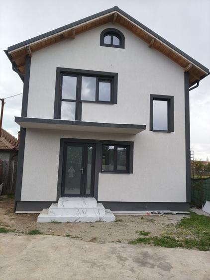 Casă cu 4 camere în Central