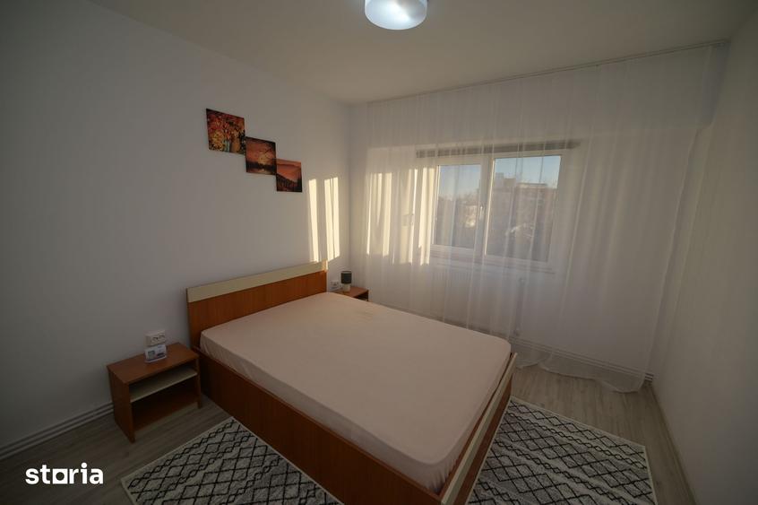 Apartament cu 4 camere decomandat în Delfinariu