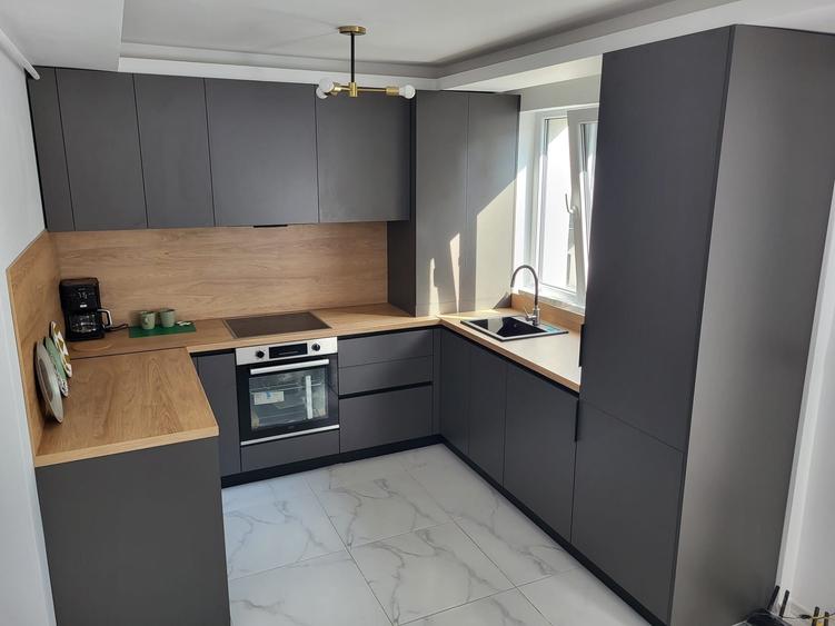 Apartament cu 2 camere decomandat în Titan