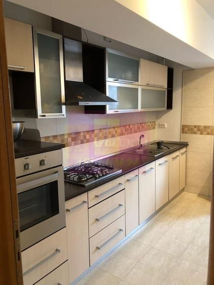 Apartament cu 3 camere decomandat, mobilat în P-ța Alba Iulia