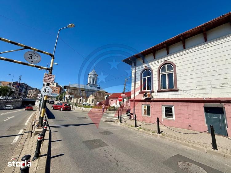 Casă cu 10 camere cu Teren 801 Mp în Ultracentral