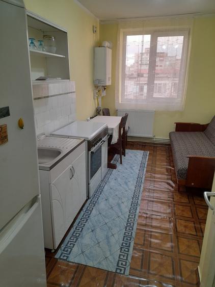 Apartament cu 2 camere semidecomandat în Galați