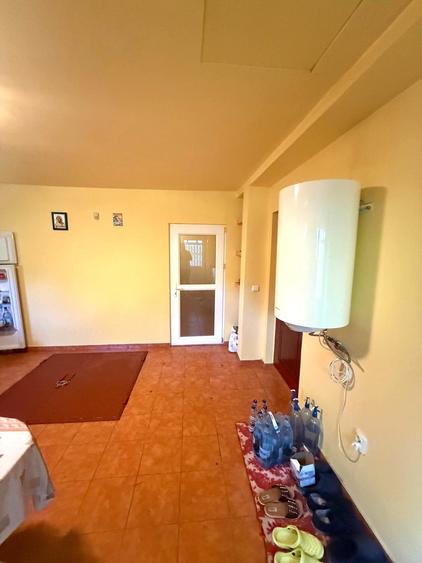 Casă cu 6 camere cu Teren 1600 Mp în Călugăreni