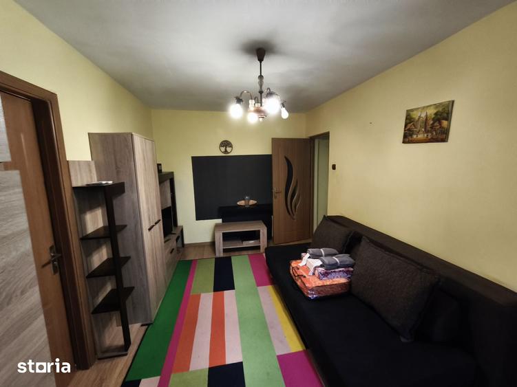 Apartament cu 3 camere semidecomandat în Tomis Nord