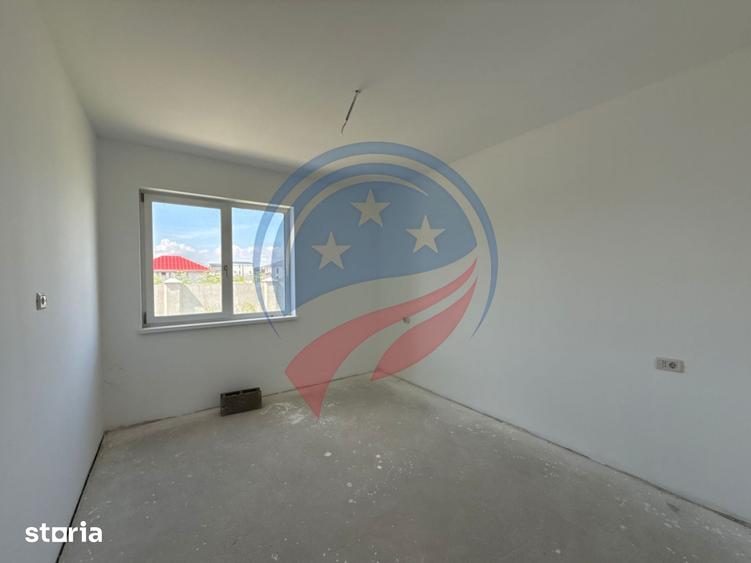 Casă cu 5 camere cu Teren 400 Mp în Malu Mare