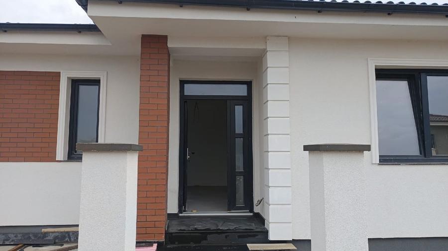 Casă individuală cu 3 camere cu Canalizare în Micro 16