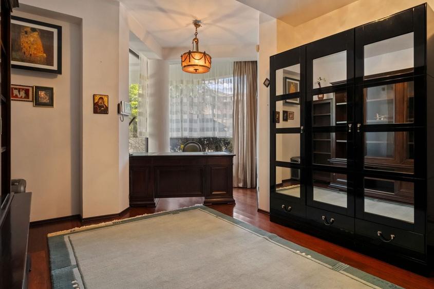 Duplex cu 5 camere cu Canalizare în Central