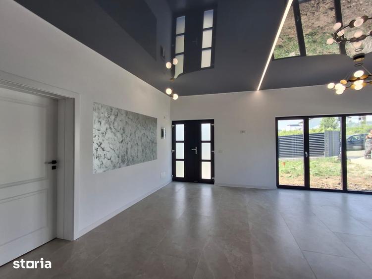Casă cu 5 camere cu Teren 500 Mp în Bucium