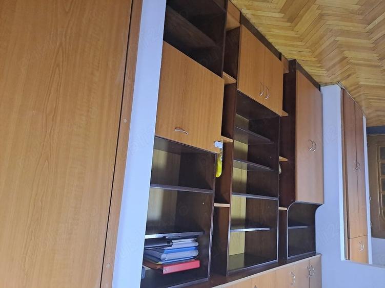 Apartament cu 3 camere decomandat în Intim