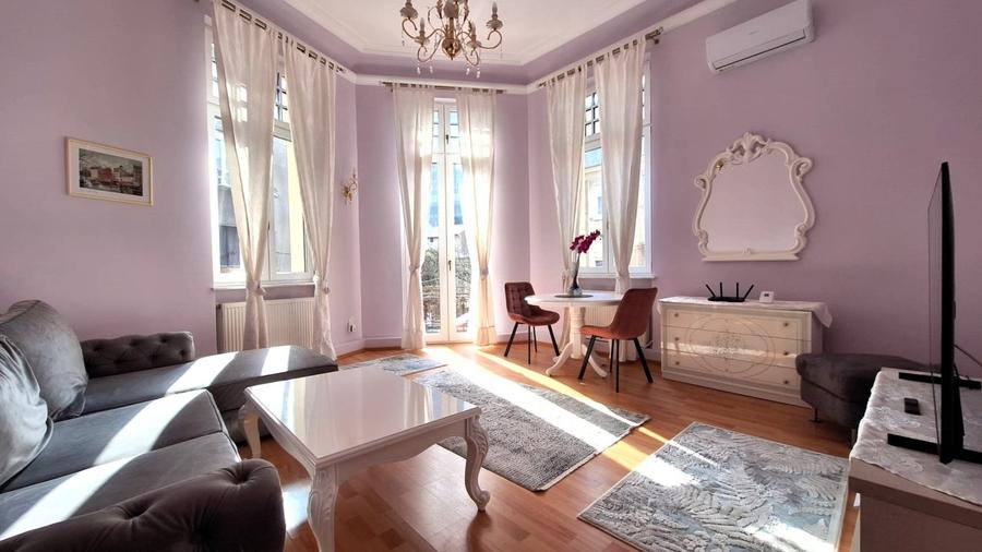 Apartament cu 2 camere semidecomandat, mobilat în Armeneasca