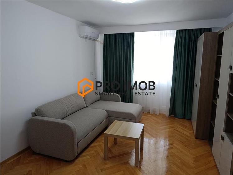 Apartament cu 2 camere semidecomandat, mobilat în 1 Decembrie