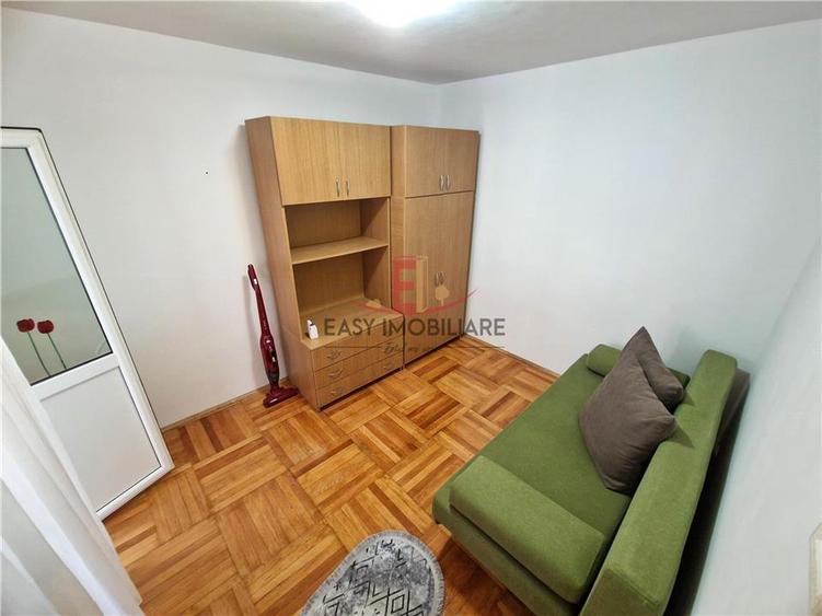 Apartament cu 2 camere semidecomandat în 7 Noiembrie