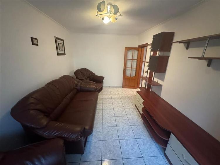Apartament cu 3 camere decomandat, mobilat în Brăilei