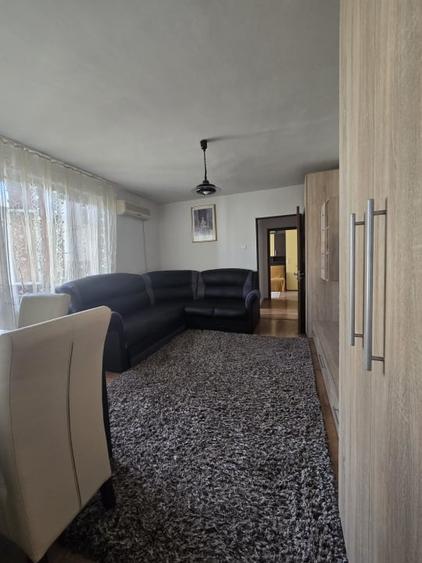 Apartament cu 3 camere semidecomandat, mobilat în Central