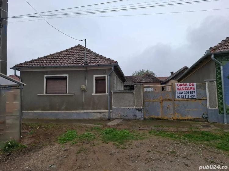 Casă cu Teren 1562 Mp în Central