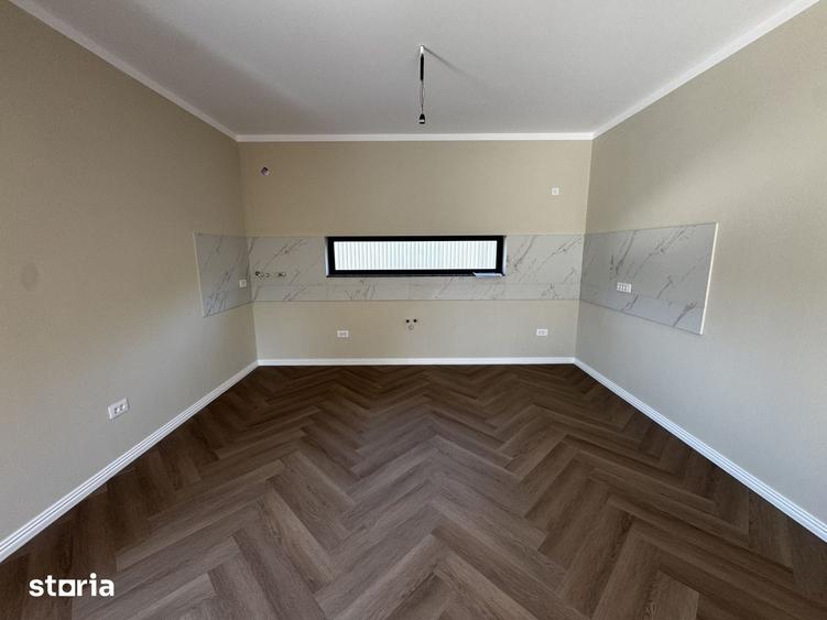Casă cu 4 camere cu Teren 500 Mp în Tomești
