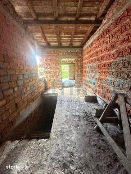 Casă cu 5 camere cu Teren 284 Mp în Iorga