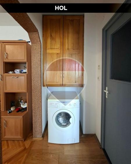 Apartament cu 3 camere semidecomandat, mobilat în Central