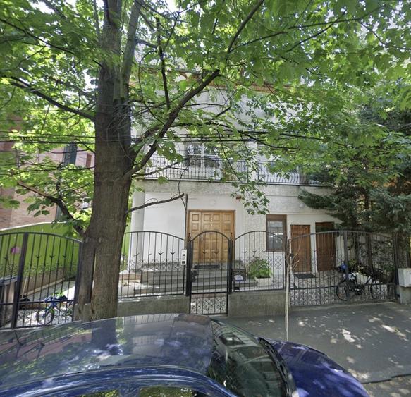 Casă cu 10 camere cu Canalizare în P-ța Muncii