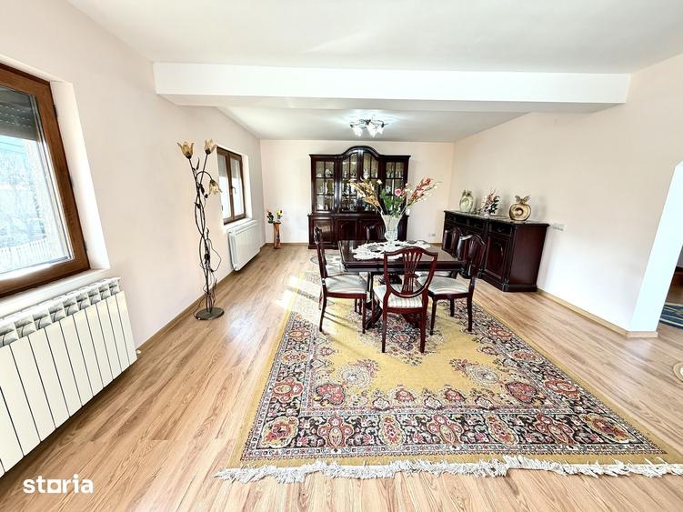 Casă cu 5 camere cu Teren 700 Mp în Sascut