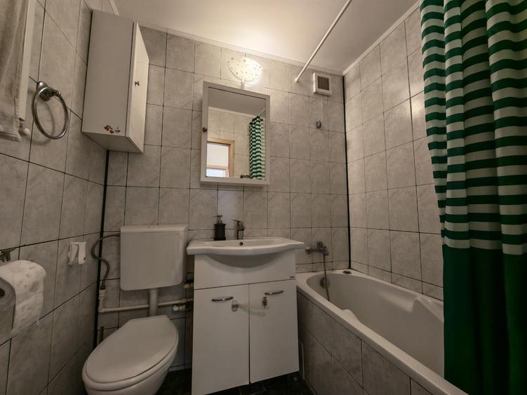 Apartament cu 3 camere semidecomandat în Drumul Taberei