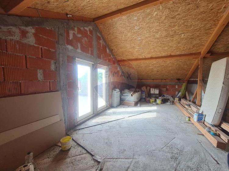 Casa cu 5 camere de vanzare (P+M) in comuna Bolotesti - 10