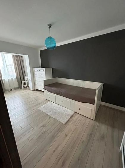Apartament cu 3 camere decomandat, mobilat în Bucovina