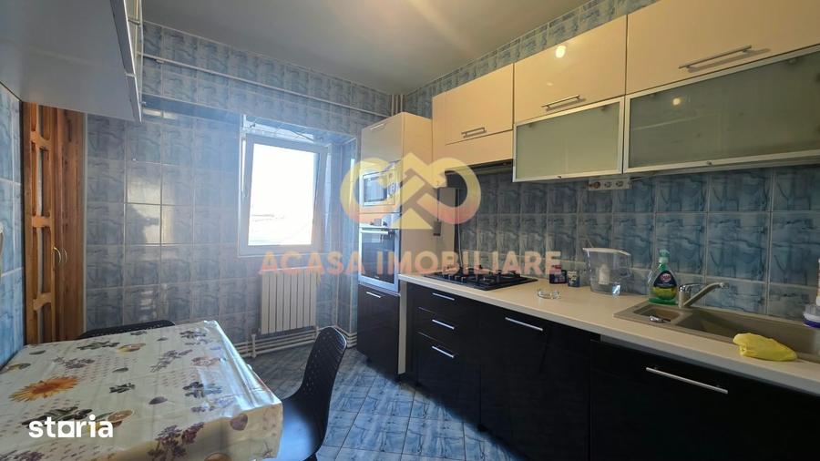 Apartament cu 3 camere decomandat în Nicolina