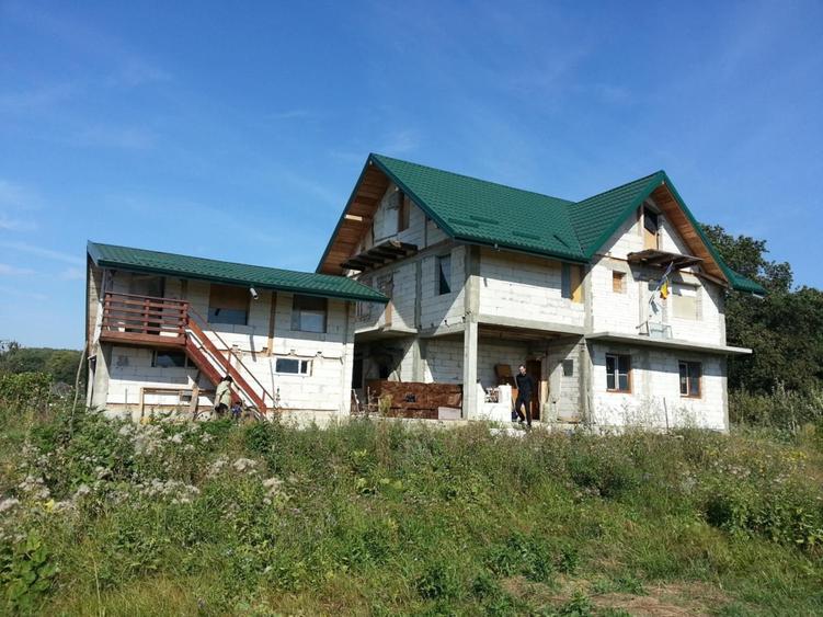 Casă cu 4 camere cu Teren 279 Mp în Dobrovăț