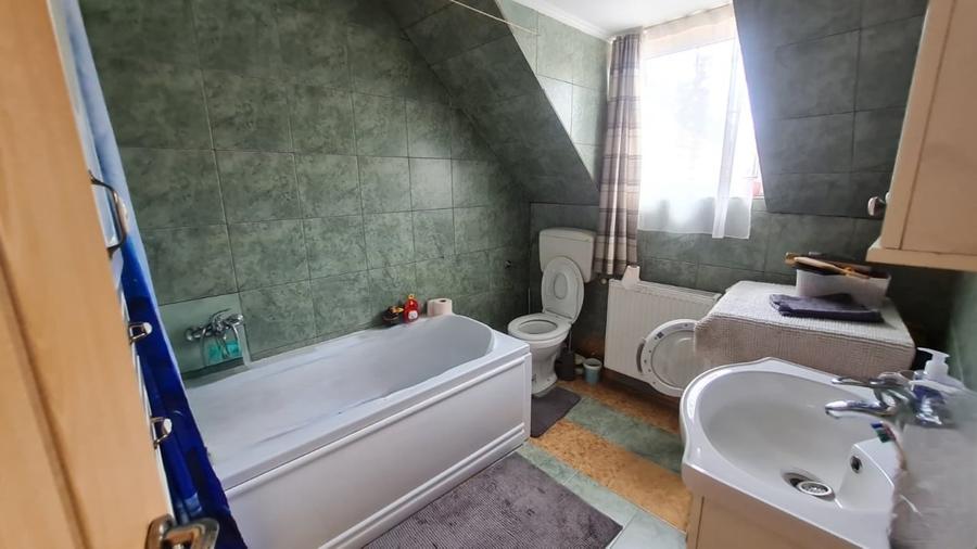 Casă cu 5 camere cu Teren 450 Mp în Trei Stejari