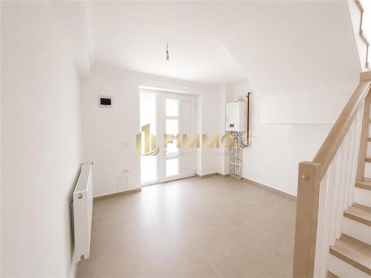 Duplex cu 4 camere cu Canalizare în Ipotești