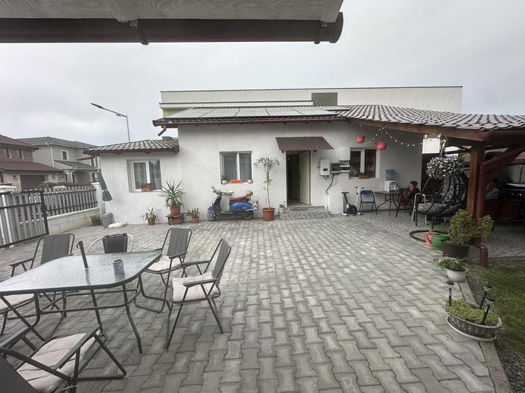 Casă cu 4 camere în Vladimirescu