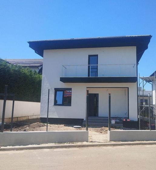 Casă individuală cu 4 camere cu Canalizare în Sud-Vest