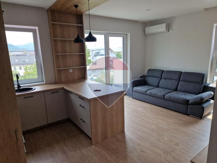 Apartament cu 2 camere decomandat în Central