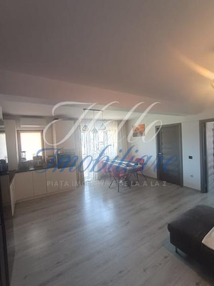 Apartament cu 3 camere semidecomandat în Florești