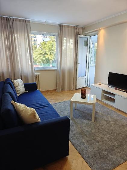 Apartament cu 2 camere semidecomandat în Jiului